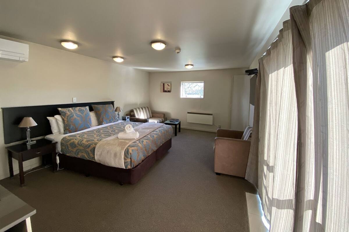 遮光窗帘、隔音、熨斗/熨衣板、婴儿床