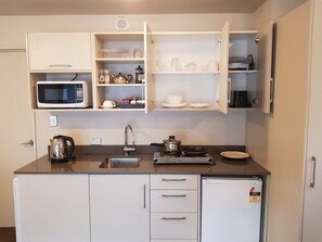 Geladeira, micro-ondas, cooktop, máquina de café expresso