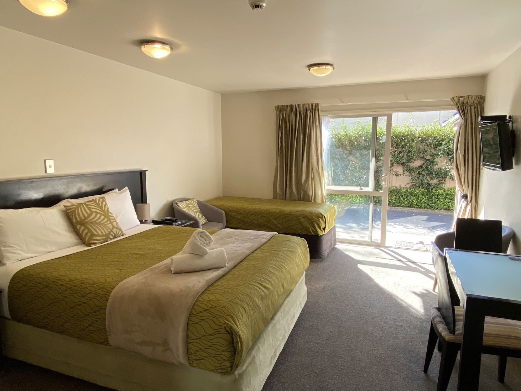 遮光窗帘、隔音、熨斗/熨衣板、婴儿床