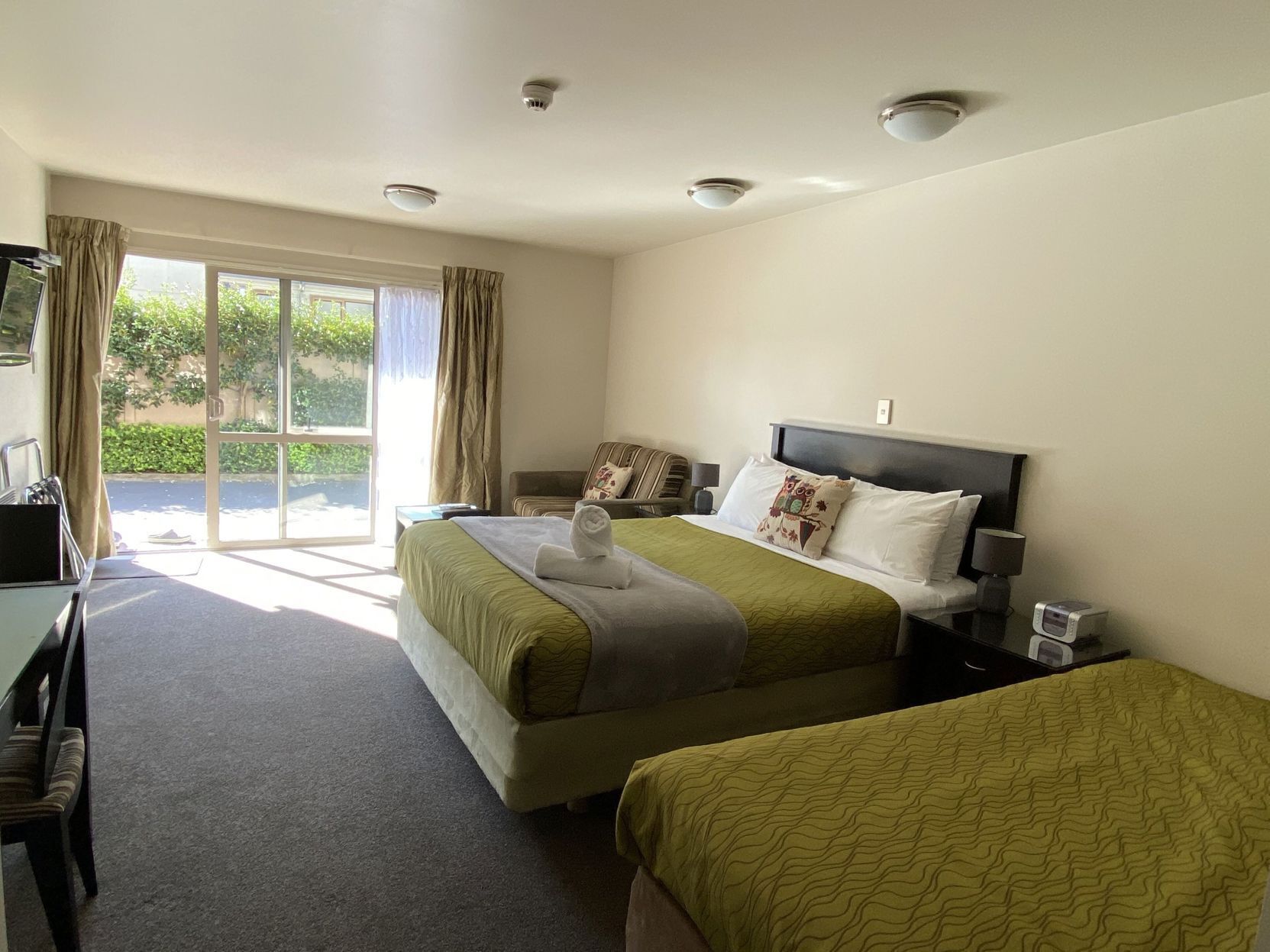 遮光窗帘、隔音、熨斗/熨衣板、婴儿床