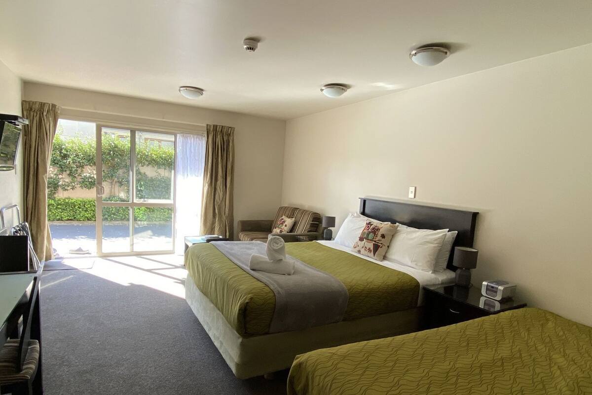 遮光窗帘、隔音、熨斗/熨衣板、婴儿床