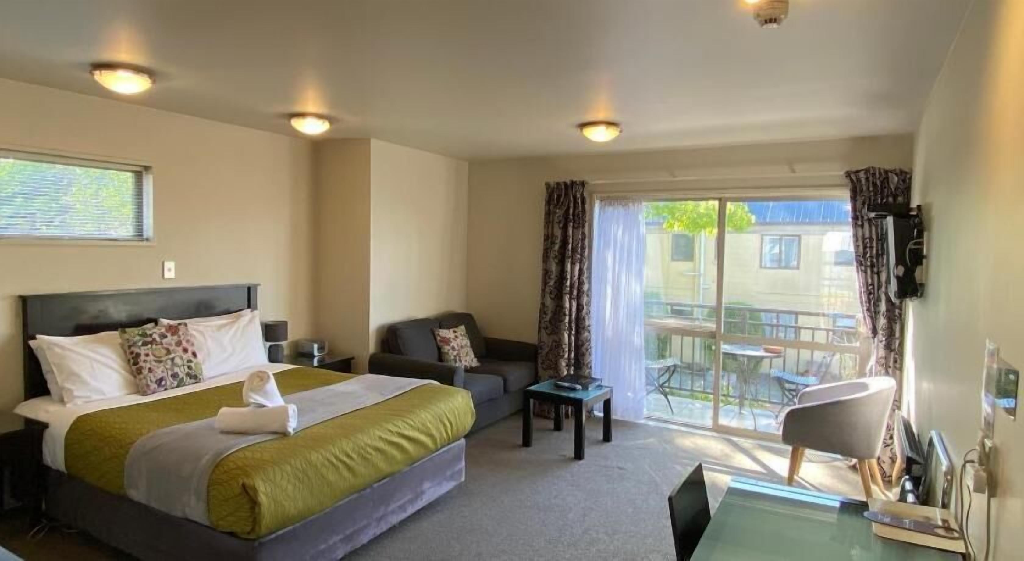 遮光窗帘、隔音、熨斗/熨衣板、婴儿床