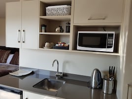 Suite ejecutiva, 1 habitación, bañera de hidromasaje, planta ejecutiva | Cortinas opacas y sistema de insonorización