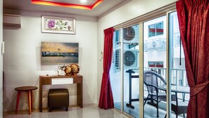 Studio | Living room | 32-inch LCD TV with cable channels, TV, DVD player - Family Residence (Pattaya)