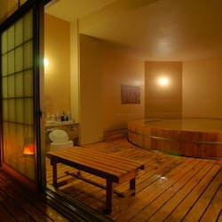 Indoor spa tub