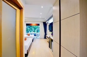 Deluxe Room, City View | Hypo-allergenic bedding, in-room safe, free WiFi, bed sheets