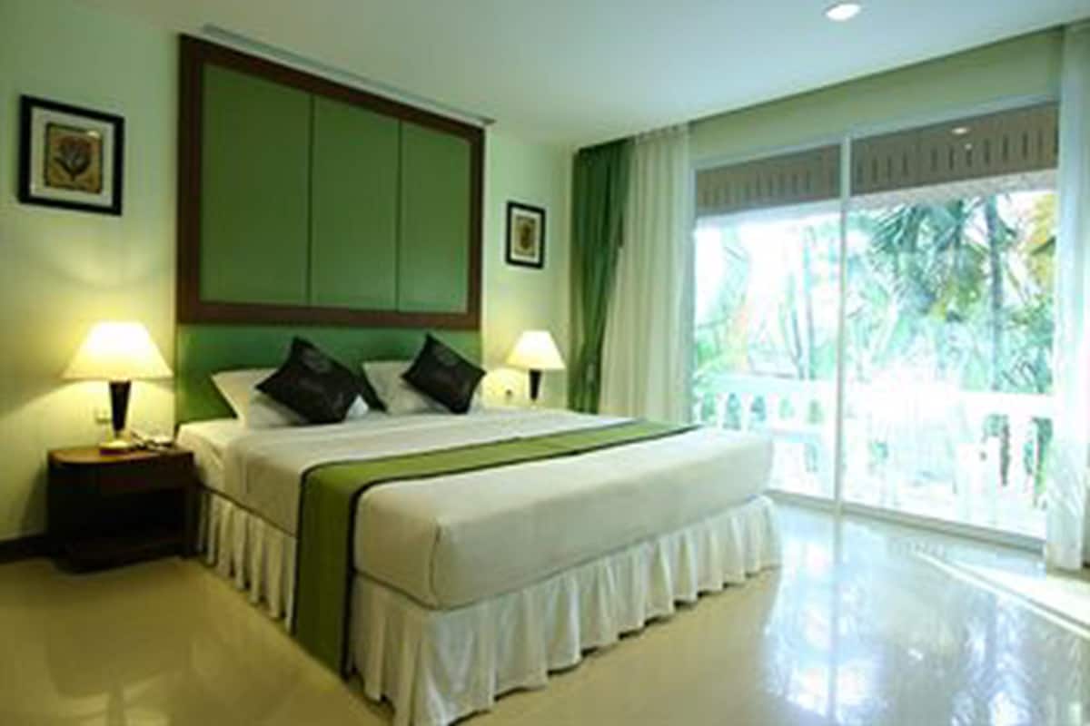 Deluxe Room, Pool View