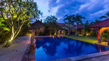 Outdoor pool, pool loungers