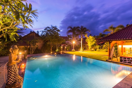 Outdoor pool, sun loungers