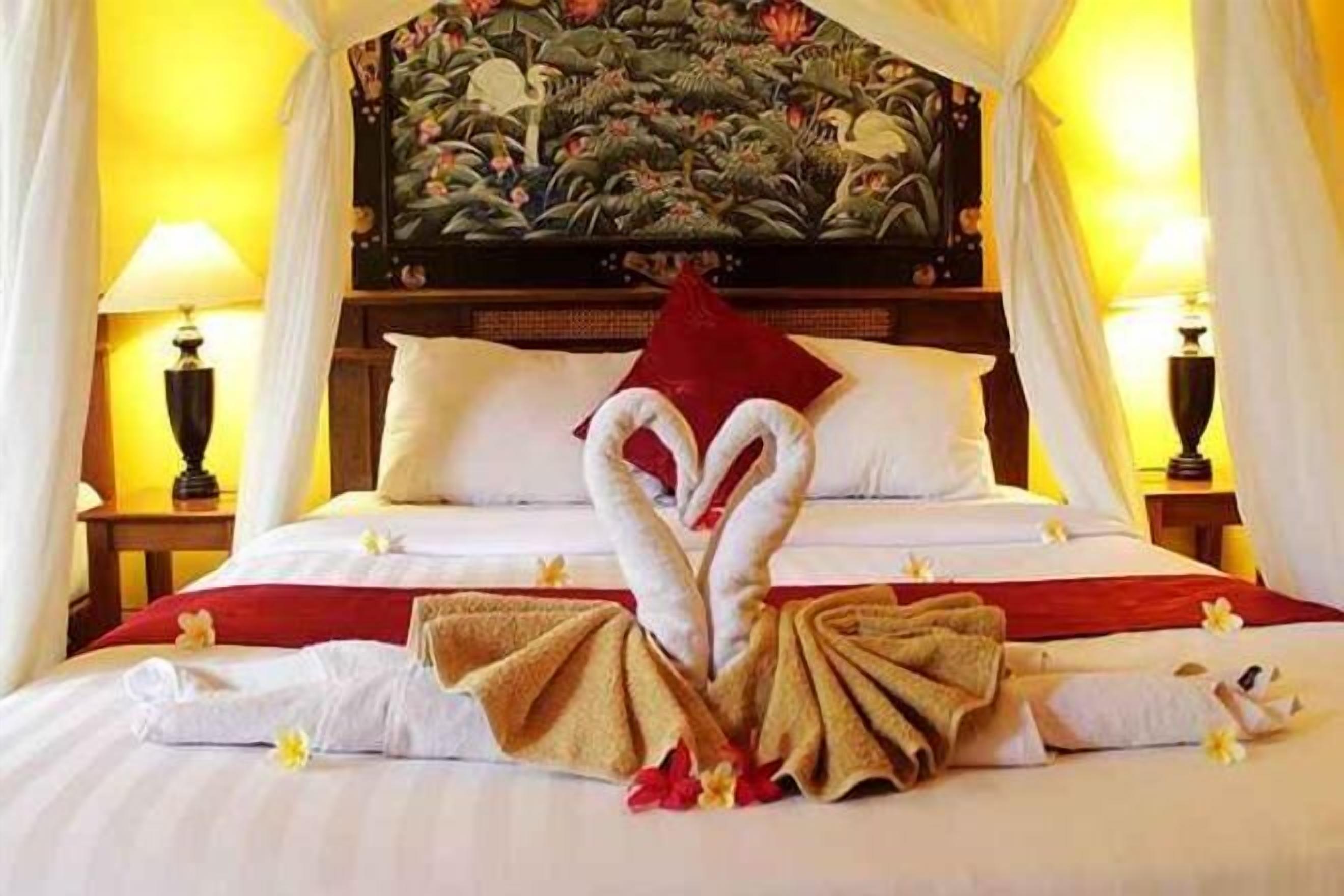 Surmatelas, coffres-forts dans les chambres, décoration personnalisée