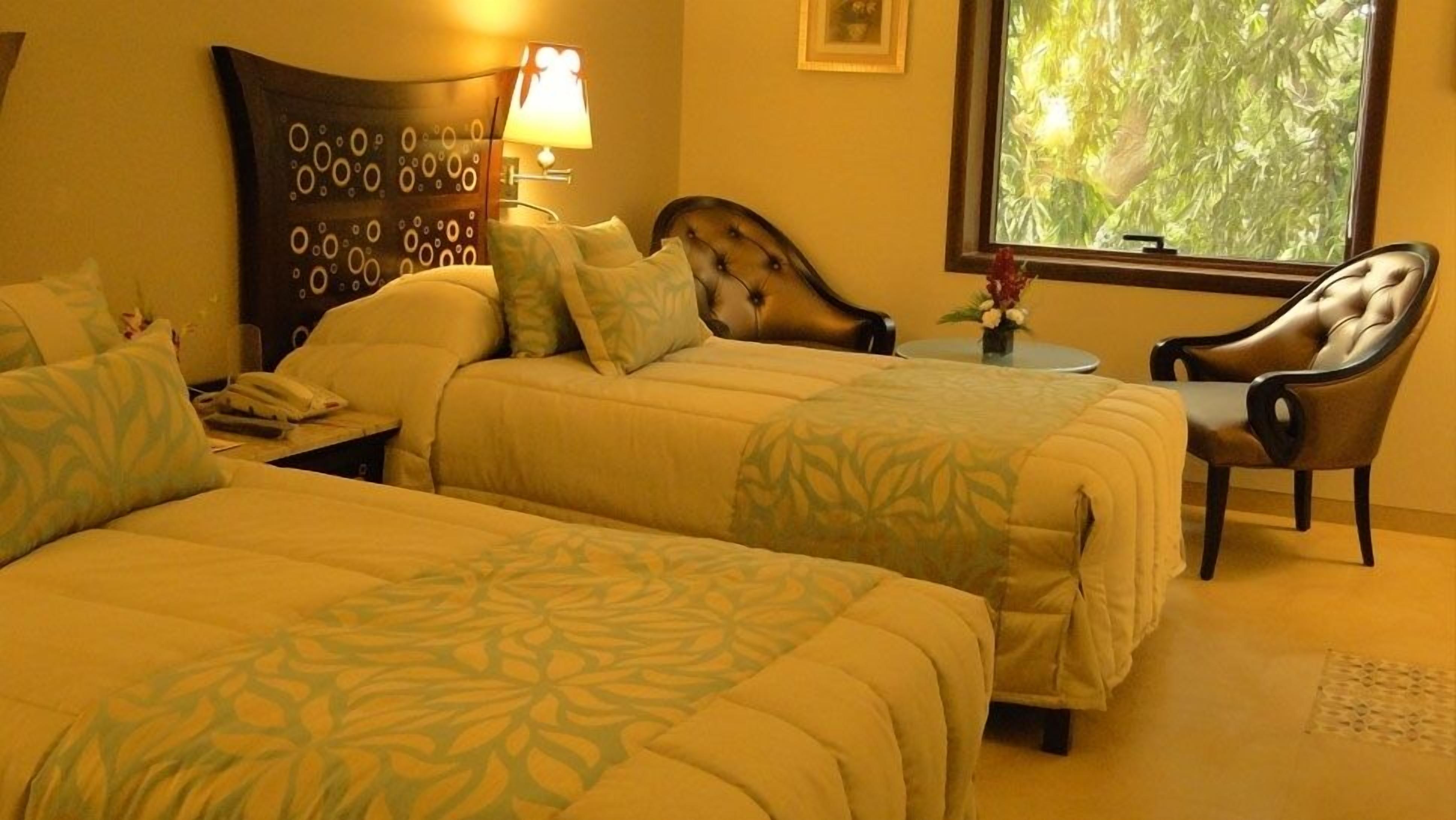 pillow-top beds, minibar, in-room safe, desk