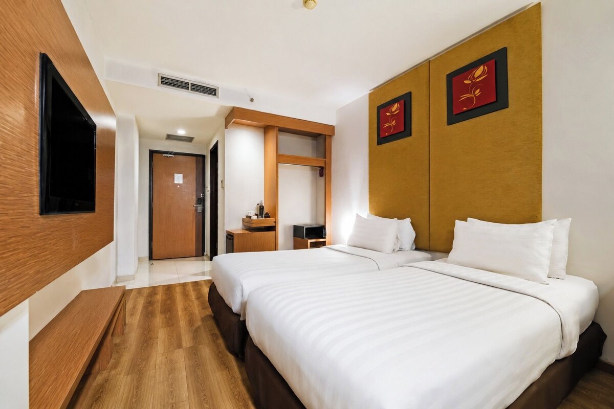 Deluxe Twin Room | Premium bedding, in-room safe, desk, iron/ironing board (on request)
