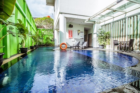 Outdoor pool, pool umbrellas, sun loungers