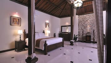 Junior Villa | In-room safe, desk, blackout drapes, iron/ironing board