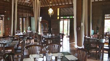 Breakfast, lunch, dinner served; international cuisine, garden views
