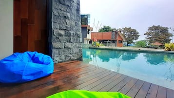 Kolam renang outdoor