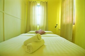 Standard Room, 1 Queen Bed, Shared Bathroom