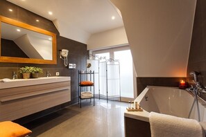 Standard Double Room | Bathroom