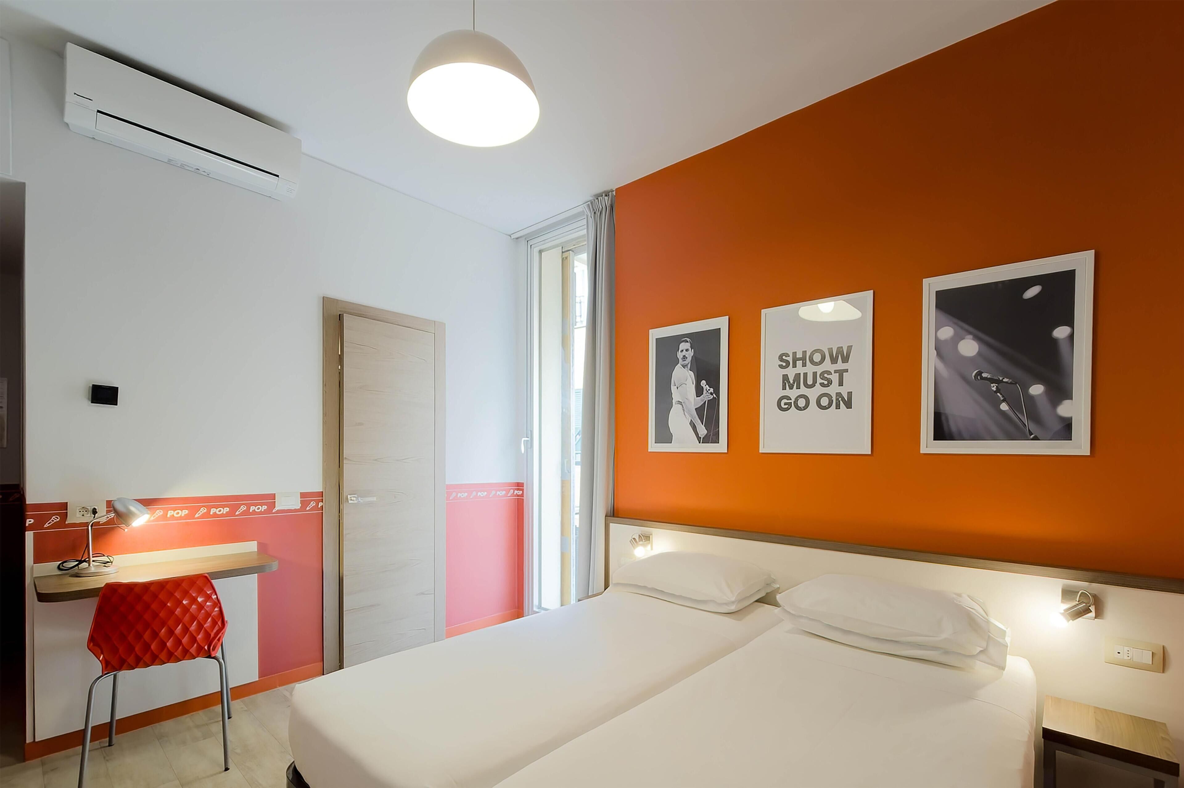 Comfort Room, 3 Twin Beds, Non Smoking | Down comforters, desk, laptop workspace, free WiFi