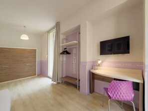 Deluxe Quadruple Room | Down comforters, desk, laptop workspace, free WiFi - Sure Hotel by Best Western Nologo (Genoa)