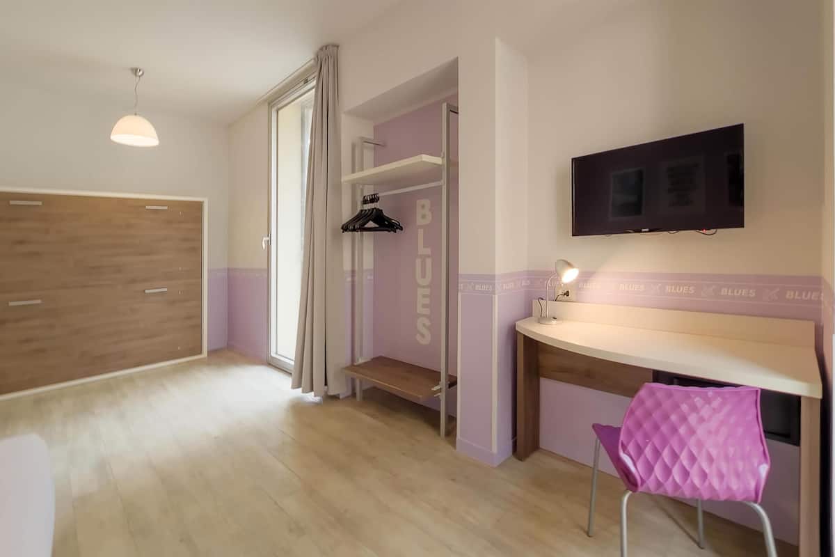 Comfort Room, Multiple Beds, Non Smoking (Larger Room) | Down comforters, desk, laptop workspace, free WiFi