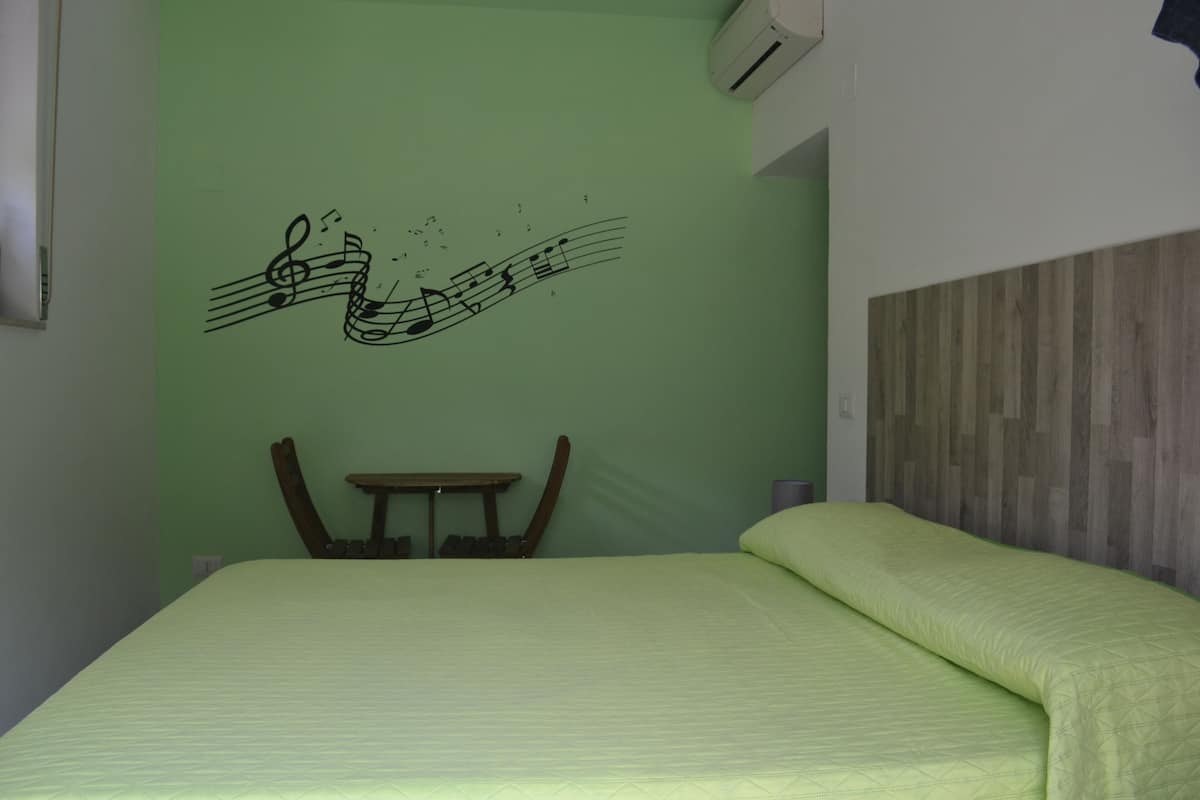 Habitación doble estándar | Sábanas italianas Frette y caja de seguridad en la habitación