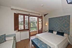 Superior Double Room, Balcony, City View | Down duvets, in-room safe, desk, blackout curtains - Hotel Alma Domus (Siena)