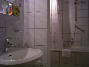 Quarto casal luxo | Banheiro | Produtos de toalete grátis, secador de cabelo, toalhas de banho 