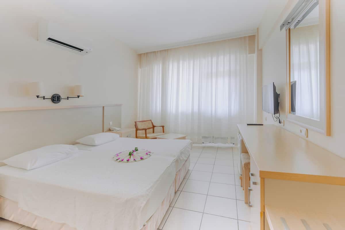 Een minibar, een kluis op de kamer, gratis wifi