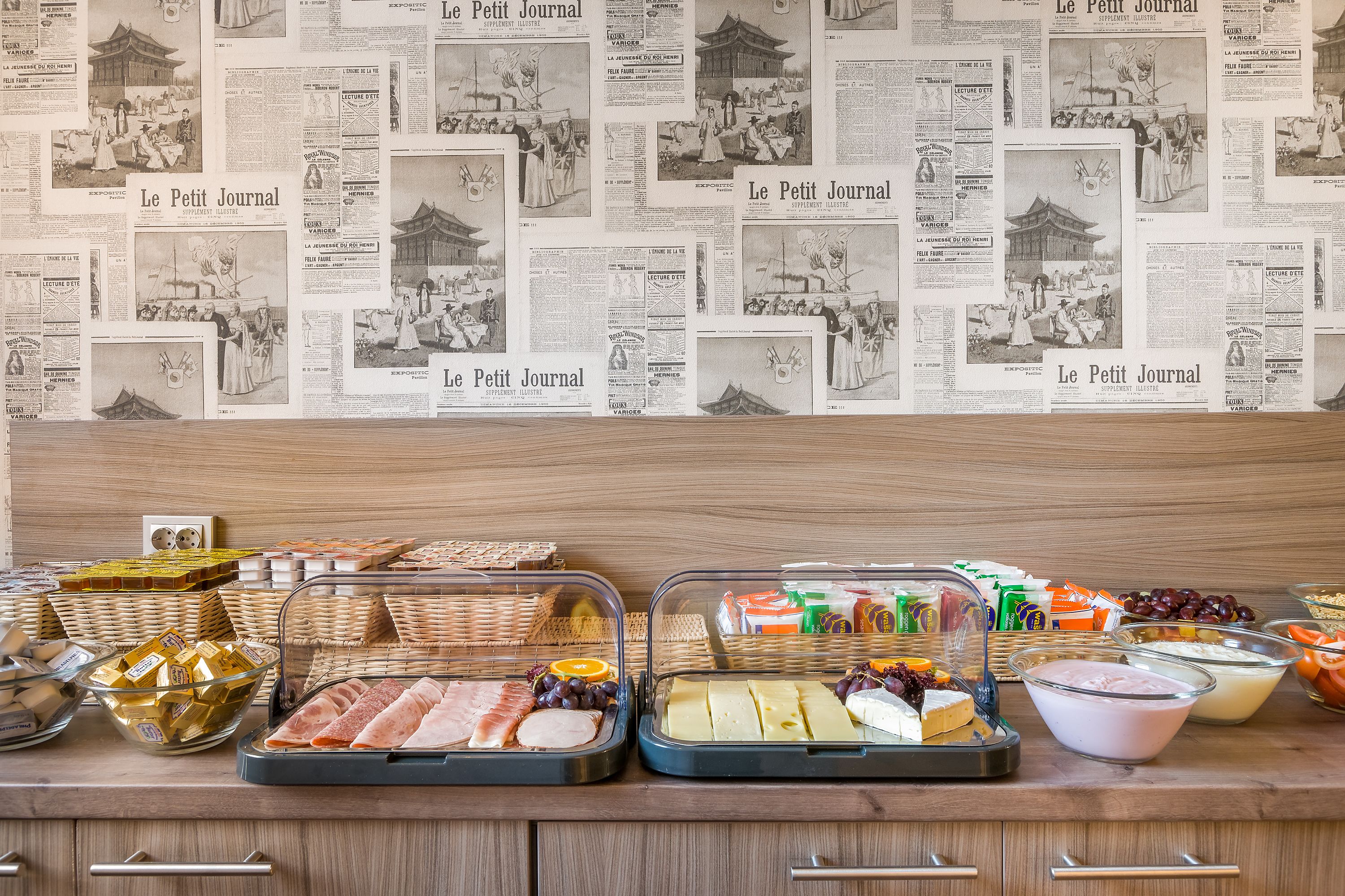 每日供應吃到飽早餐 (每人 EUR5)