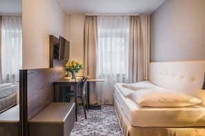Economy Single Room | Desk, soundproofing, free WiFi, bed sheets - Signature Hotel Astoria Hamburg (Hamburg)