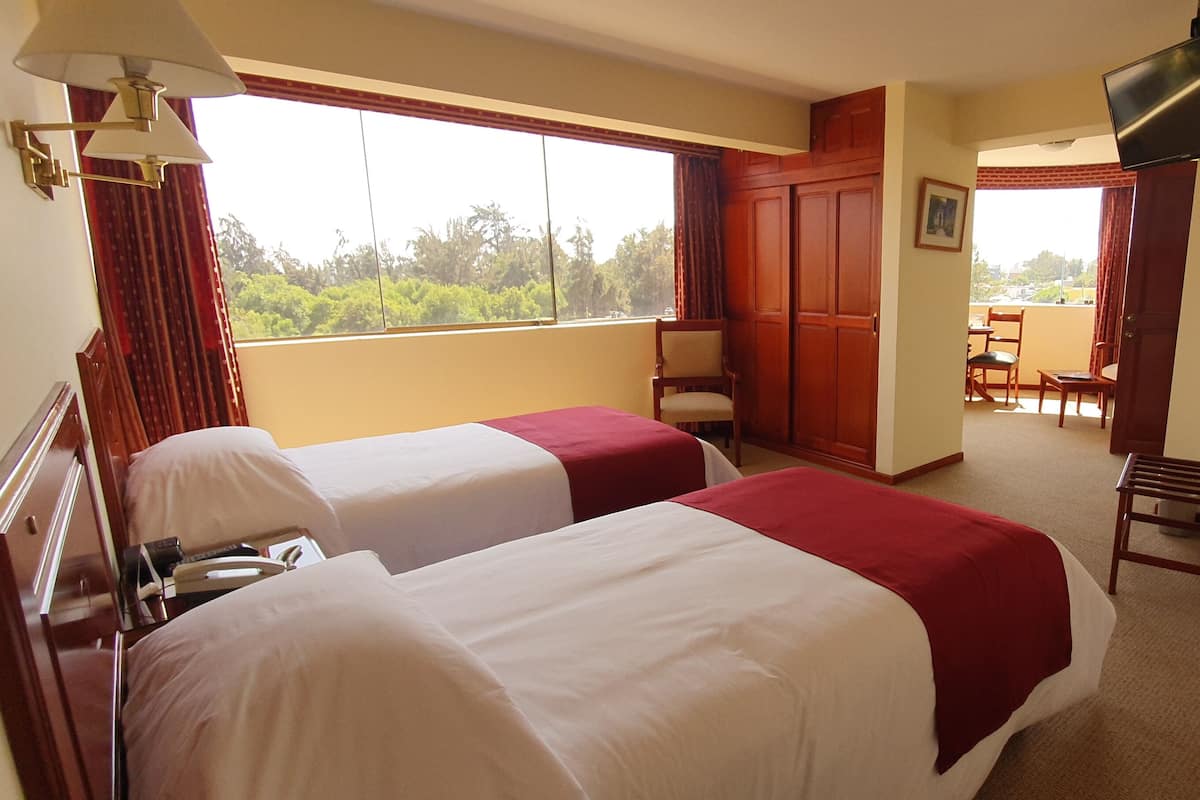 Executive Suite | 1 bedroom, premium bedding, minibar, in-room safe