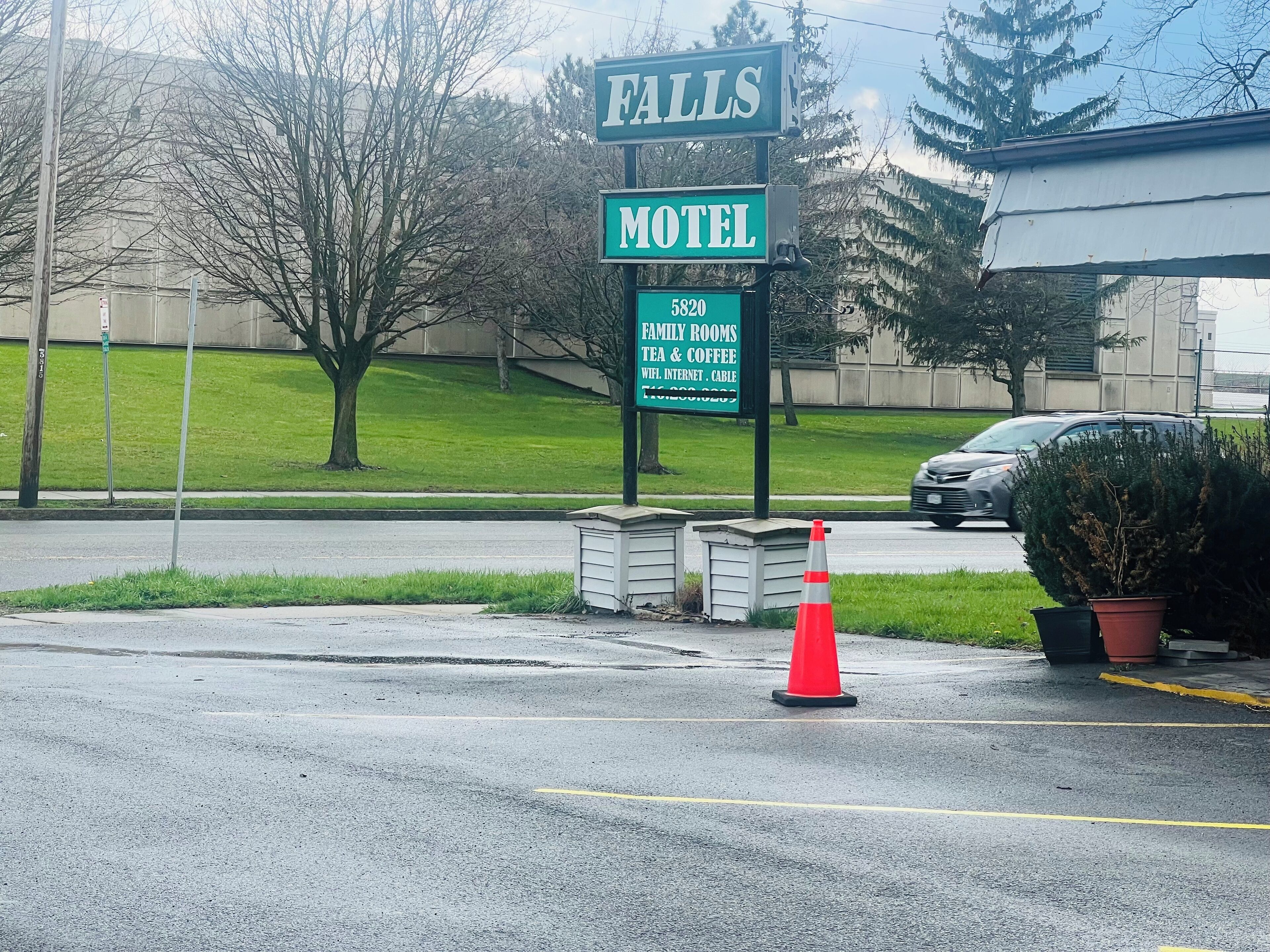 Photo - Falls Motel