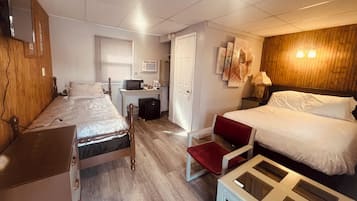 Family Room, 1 Bedroom