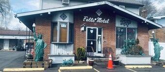 Falls Motel