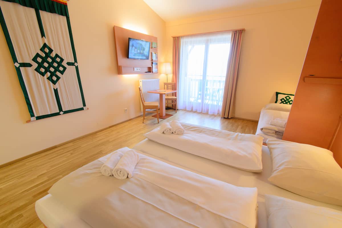 in-room safe, individually decorated, individually furnished, desk