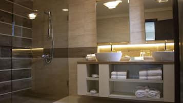 Presidential Suite | Bathroom | Shower, designer toiletries, hair dryer, slippers