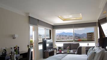 Executive Suite | Frette Italian sheets, premium bedding, down comforters, pillowtop beds