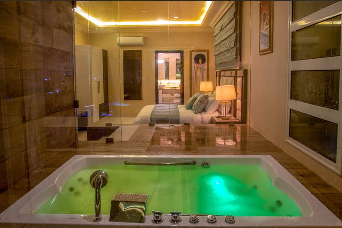 presidential suite | 2 bedrooms, frette italian sheets, premium bedding, down duvets