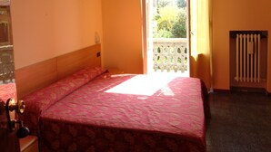 Desk, WiFi (free) - Hotel San Geminiano (Modena)
