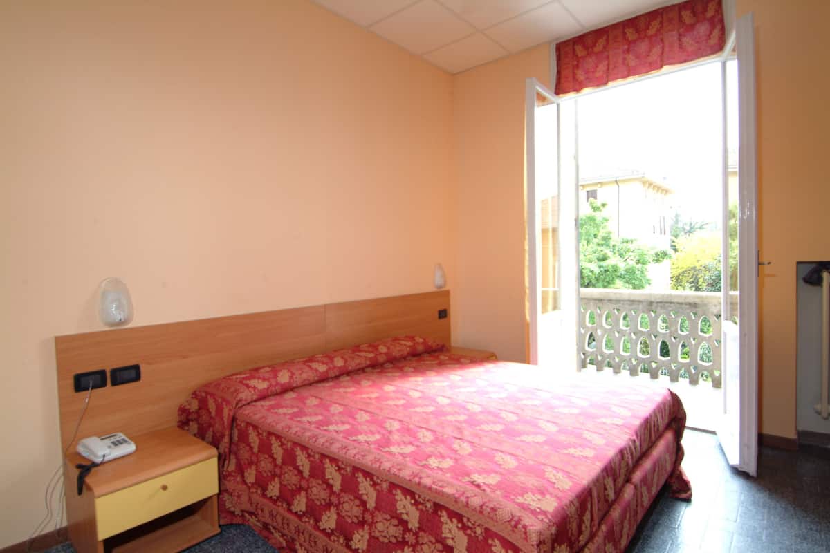 Triple Room | Desk, WiFi (free)