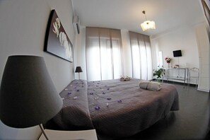 Ropa de cama de alta calidad, escritorio y camas plegables/adicionales 