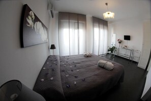 Ropa de cama de alta calidad, escritorio y camas plegables/adicionales 
