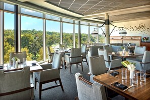 Breakfast, lunch, dinner served; American cuisine  - The Fontaine (Kansas City)