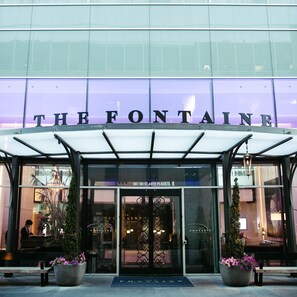 Property entrance - The Fontaine (Kansas City)