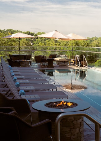 Seasonal outdoor pool, open 10:00 AM to 10:00 PM, cabanas (surcharge)