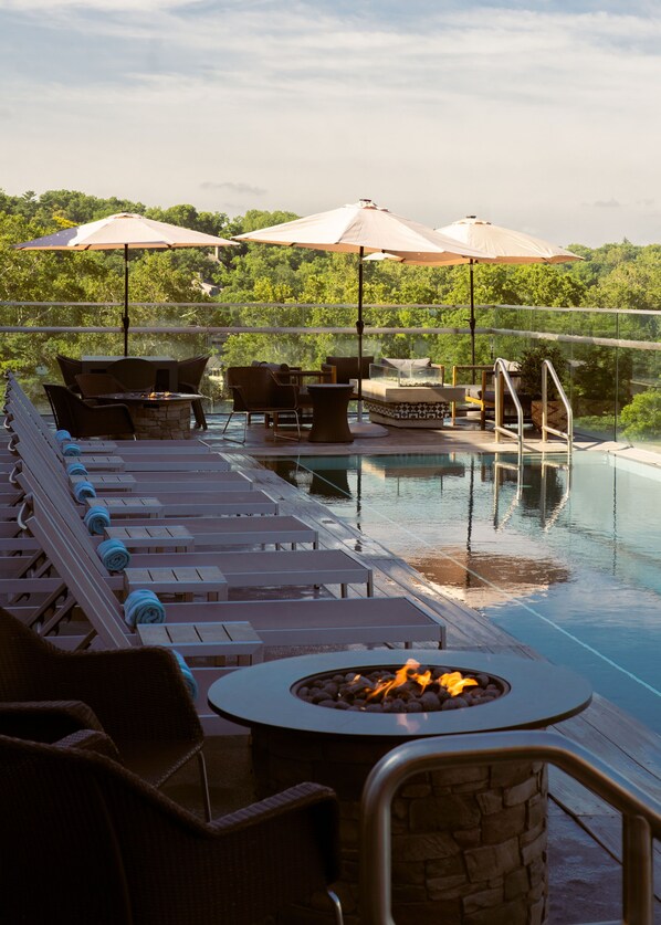 Seasonal outdoor pool, open 10:00 AM to 10:00 PM, cabanas (surcharge) - The Fontaine (Kansas City)