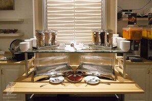 Daily buffet breakfast for a fee - Hotel Quickborn (Quickborn)