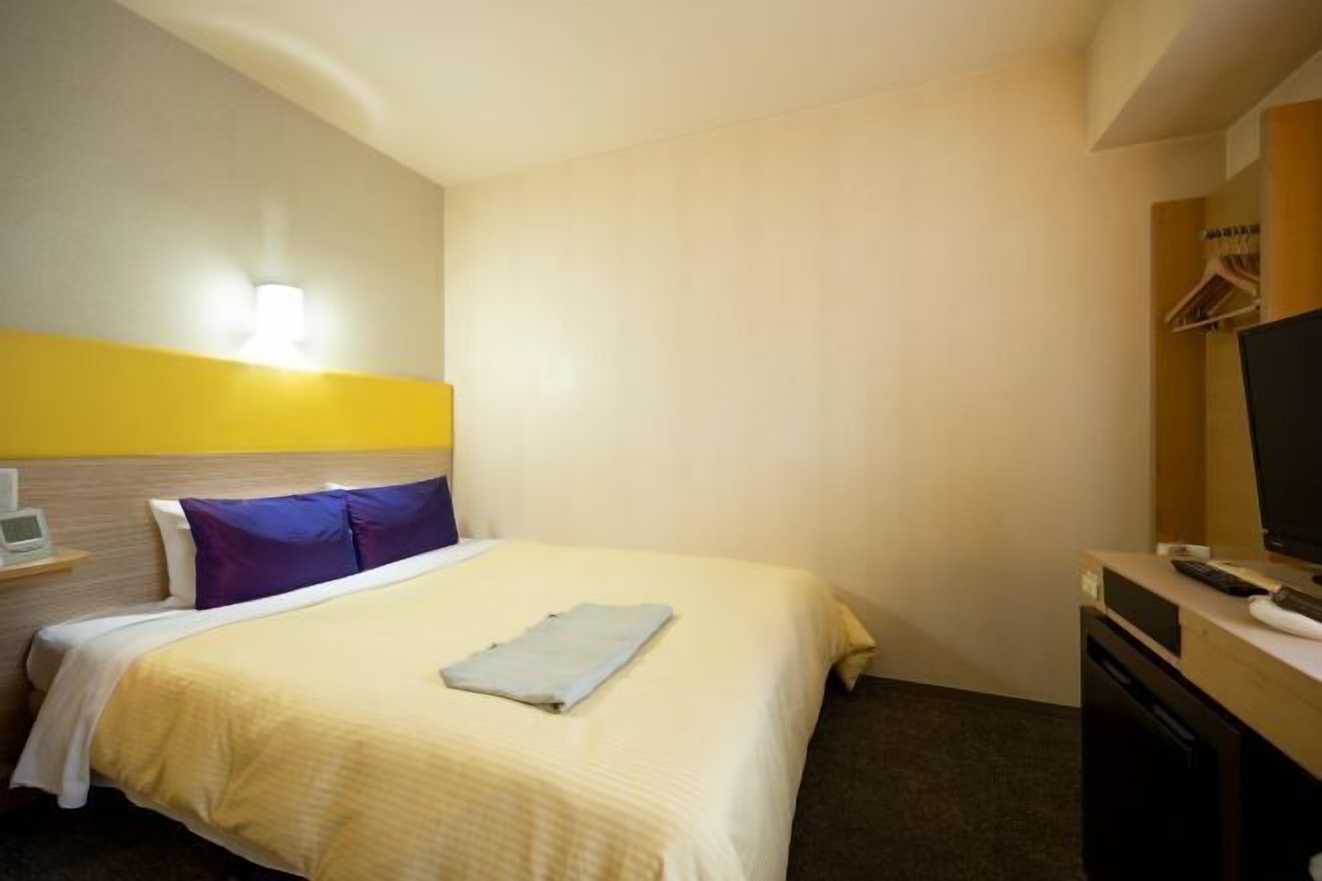 羽绒被、客房内保险箱、办公桌、隔音