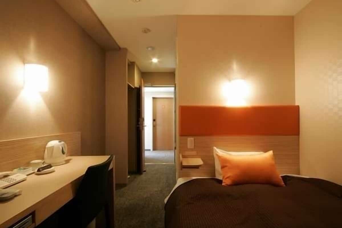 down duvets, in-room safe, desk, soundproofing